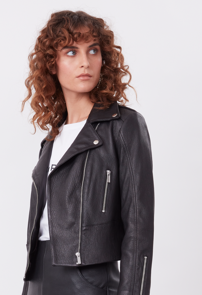 EVERYDAY LEATHER JACKET